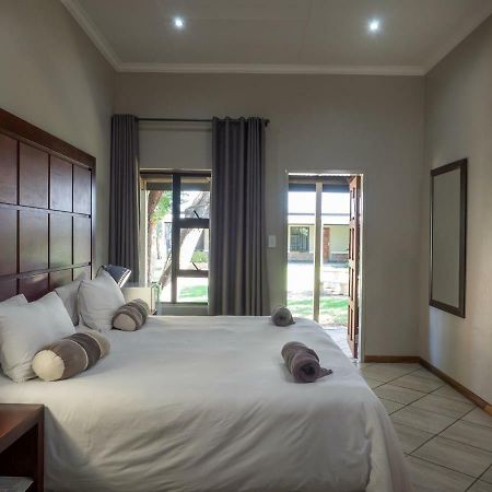 Hotel @ Secunda Bagian luar foto
