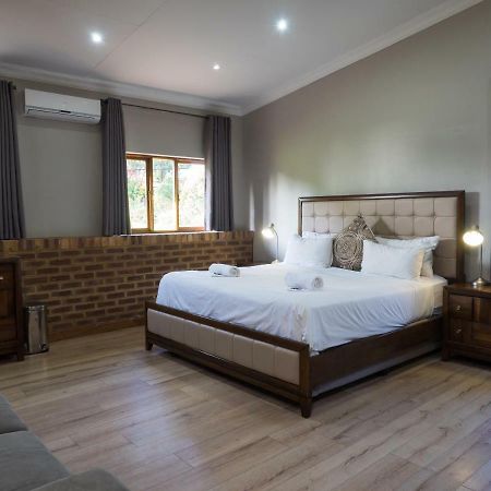 Hotel @ Secunda Bagian luar foto