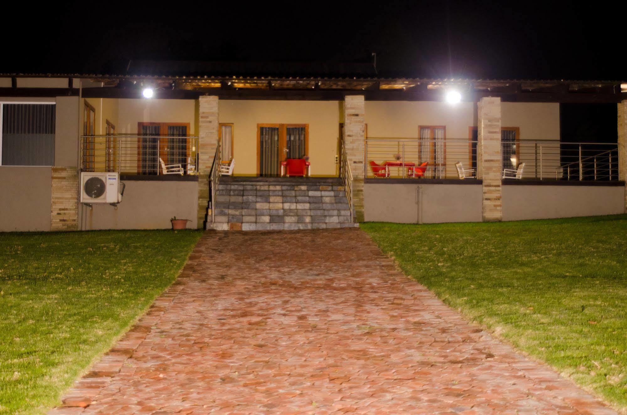 Hotel @ Secunda Bagian luar foto