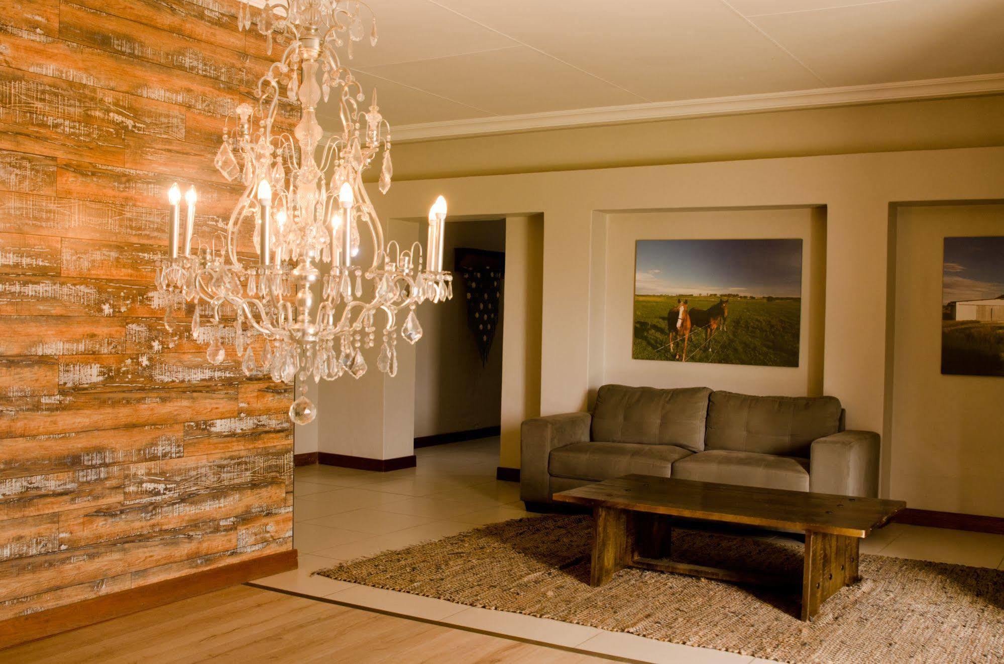 Hotel @ Secunda Bagian luar foto