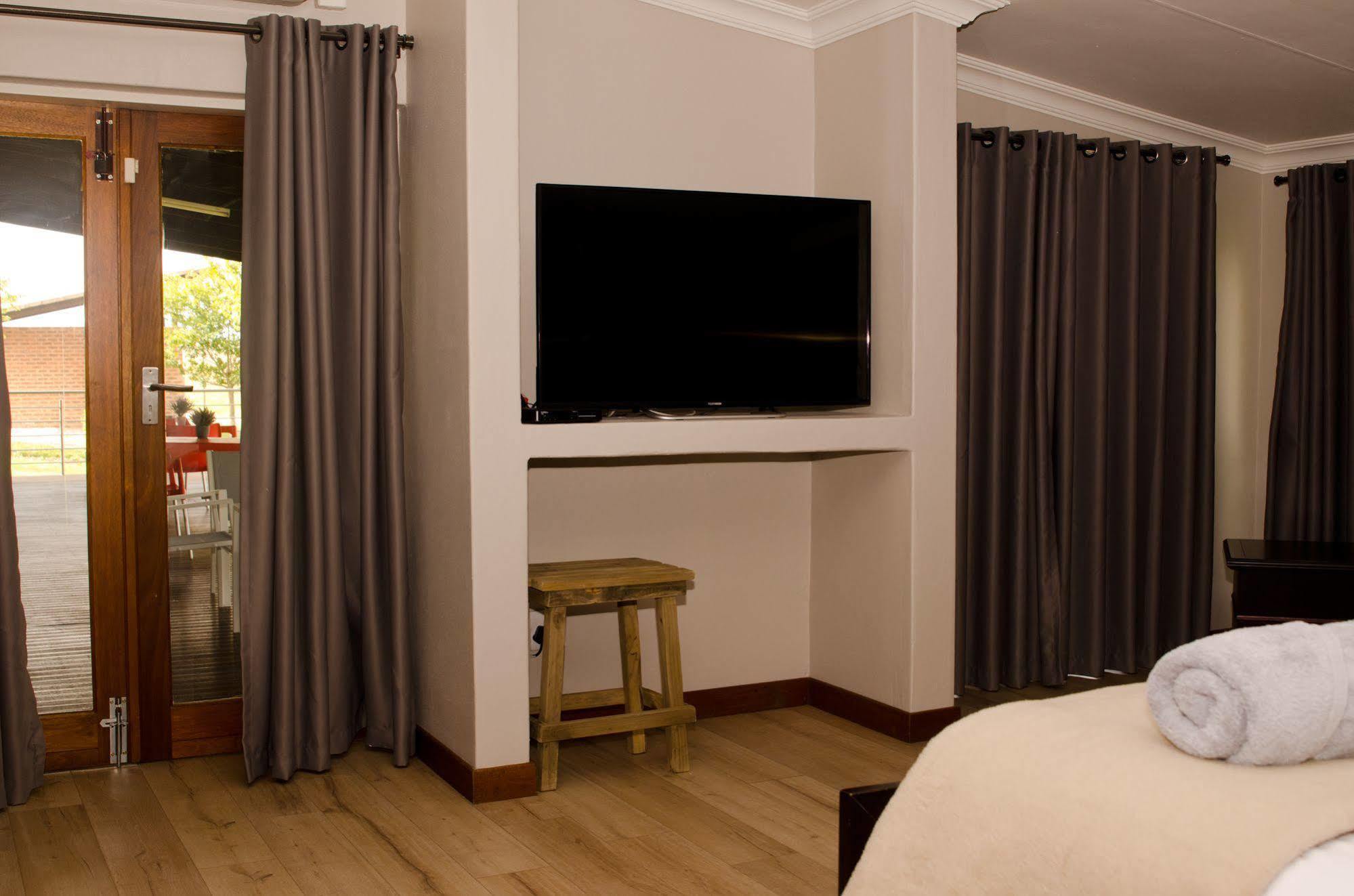 Hotel @ Secunda Bagian luar foto