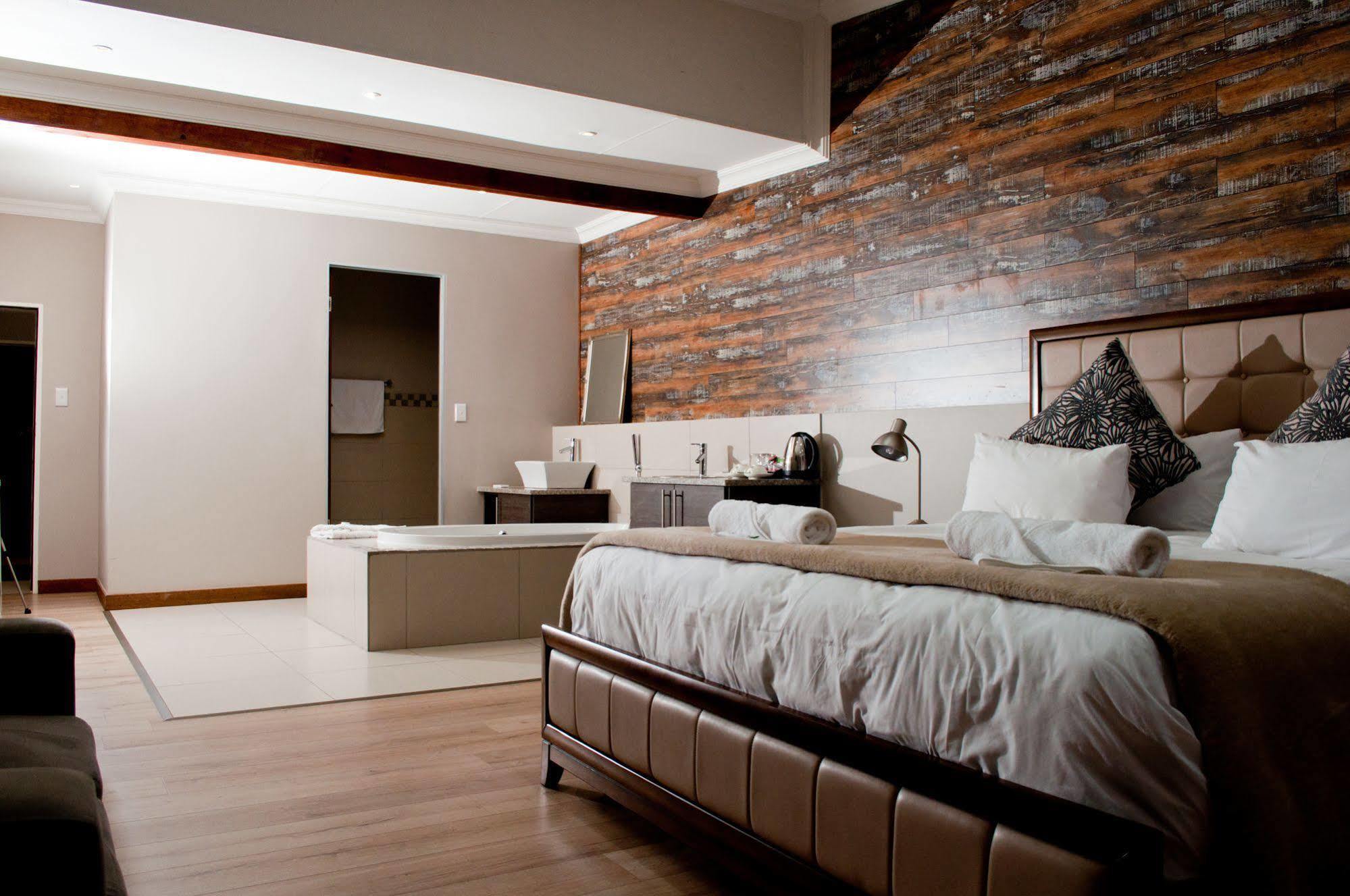 Hotel @ Secunda Bagian luar foto