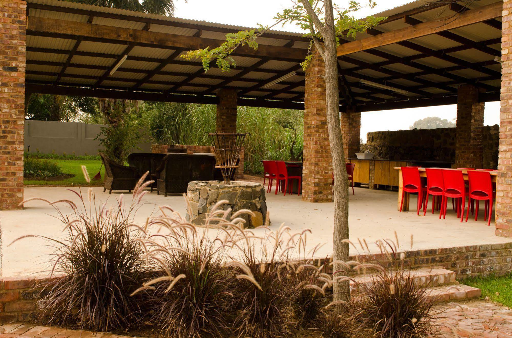 Hotel @ Secunda Bagian luar foto