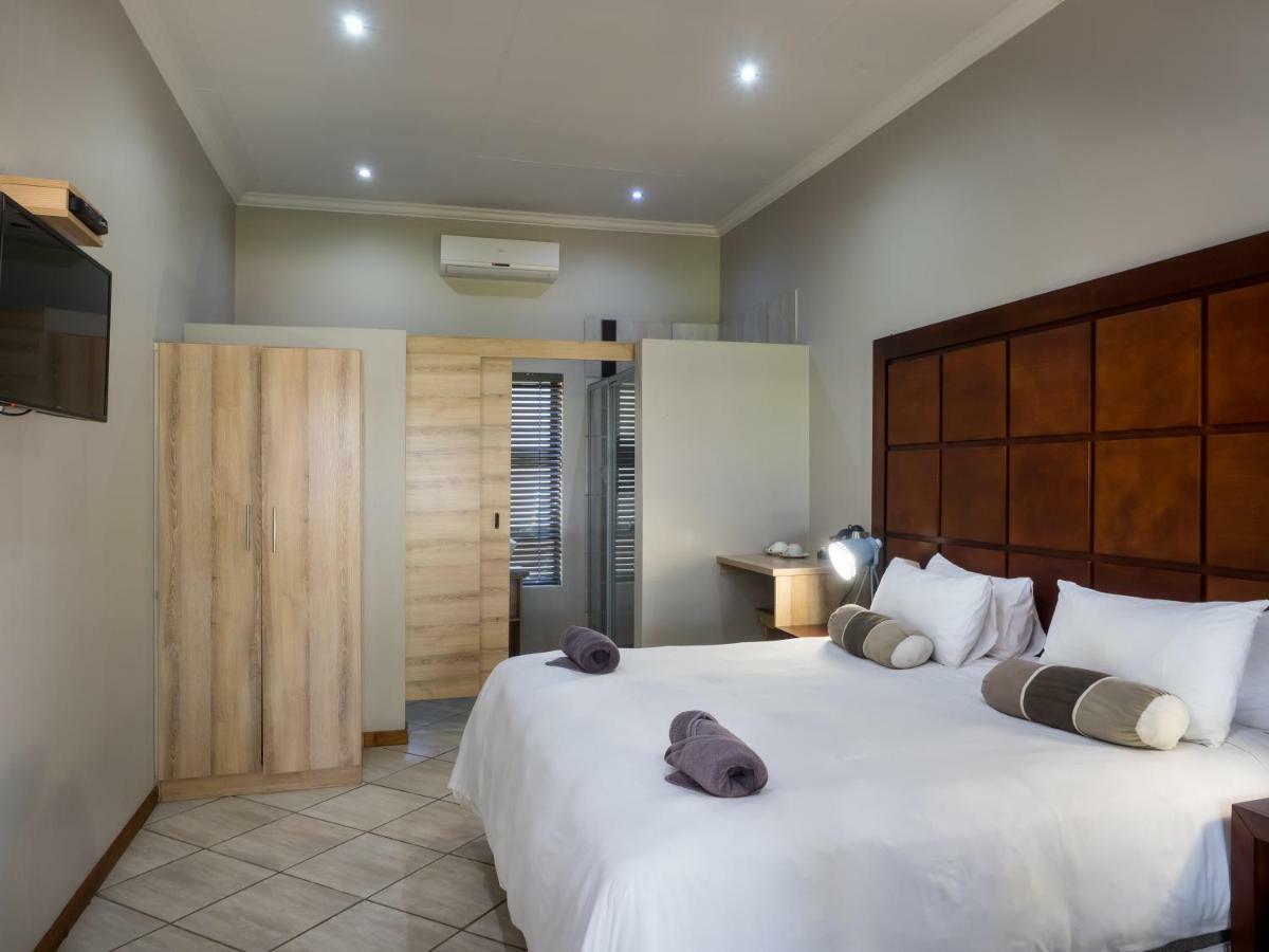 Hotel @ Secunda Bagian luar foto