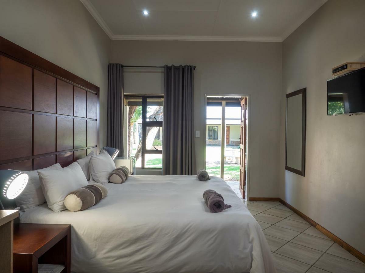 Hotel @ Secunda Bagian luar foto