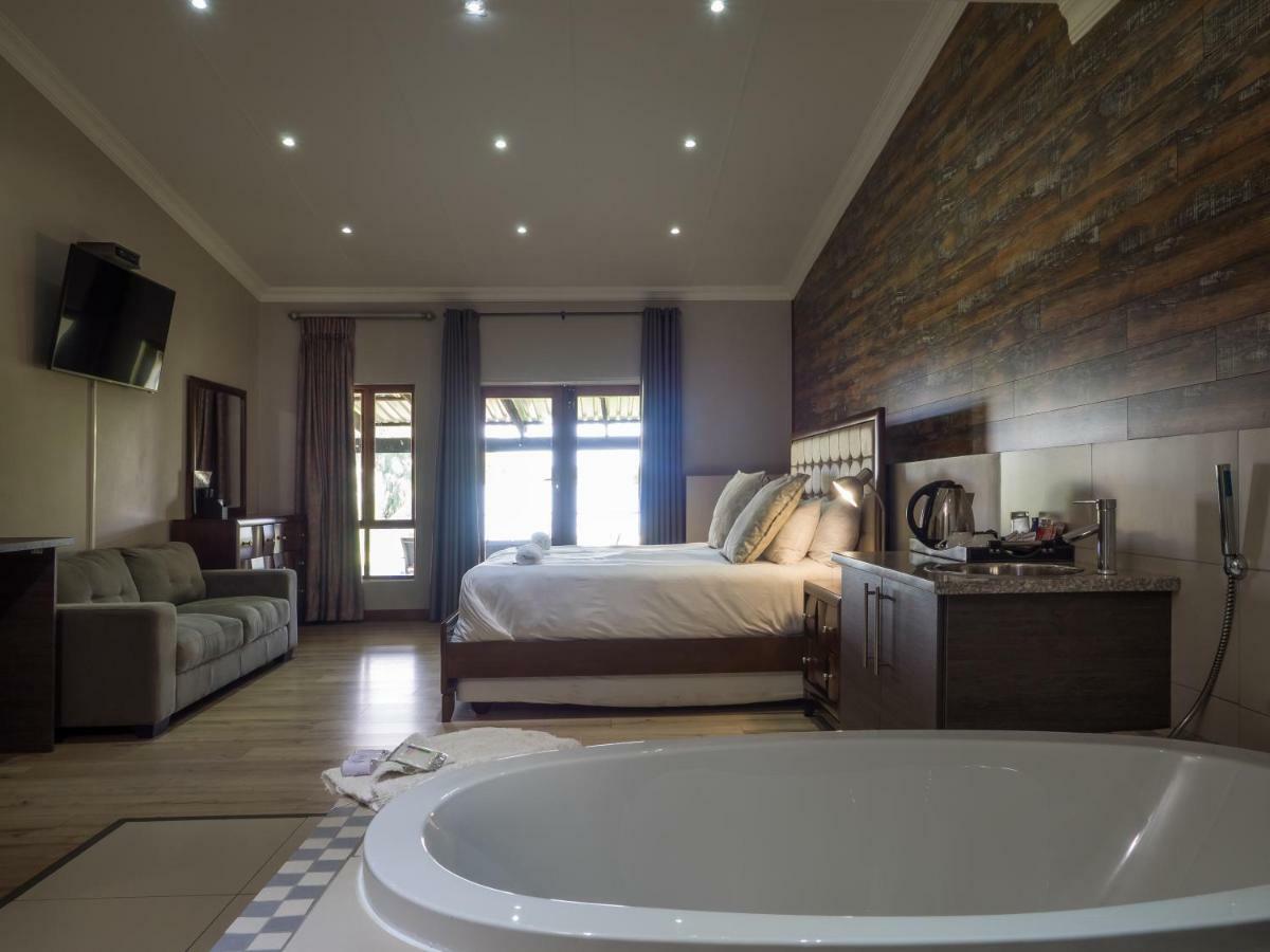 Hotel @ Secunda Bagian luar foto