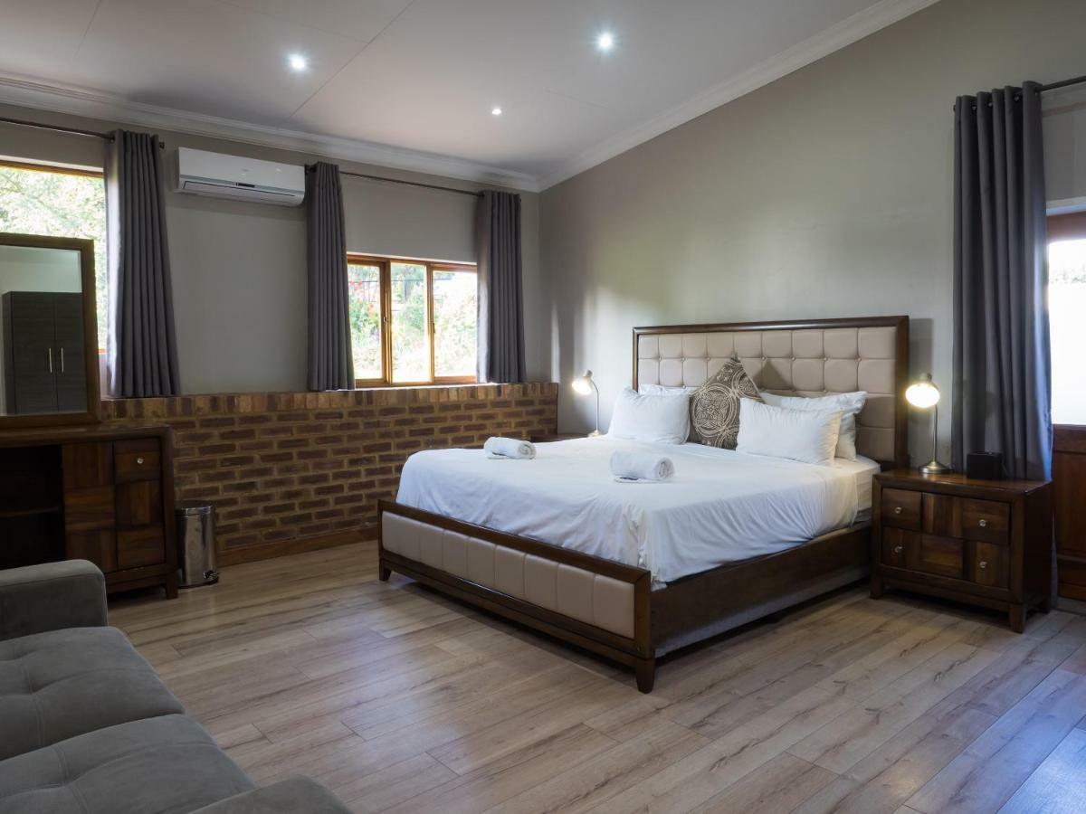 Hotel @ Secunda Bagian luar foto