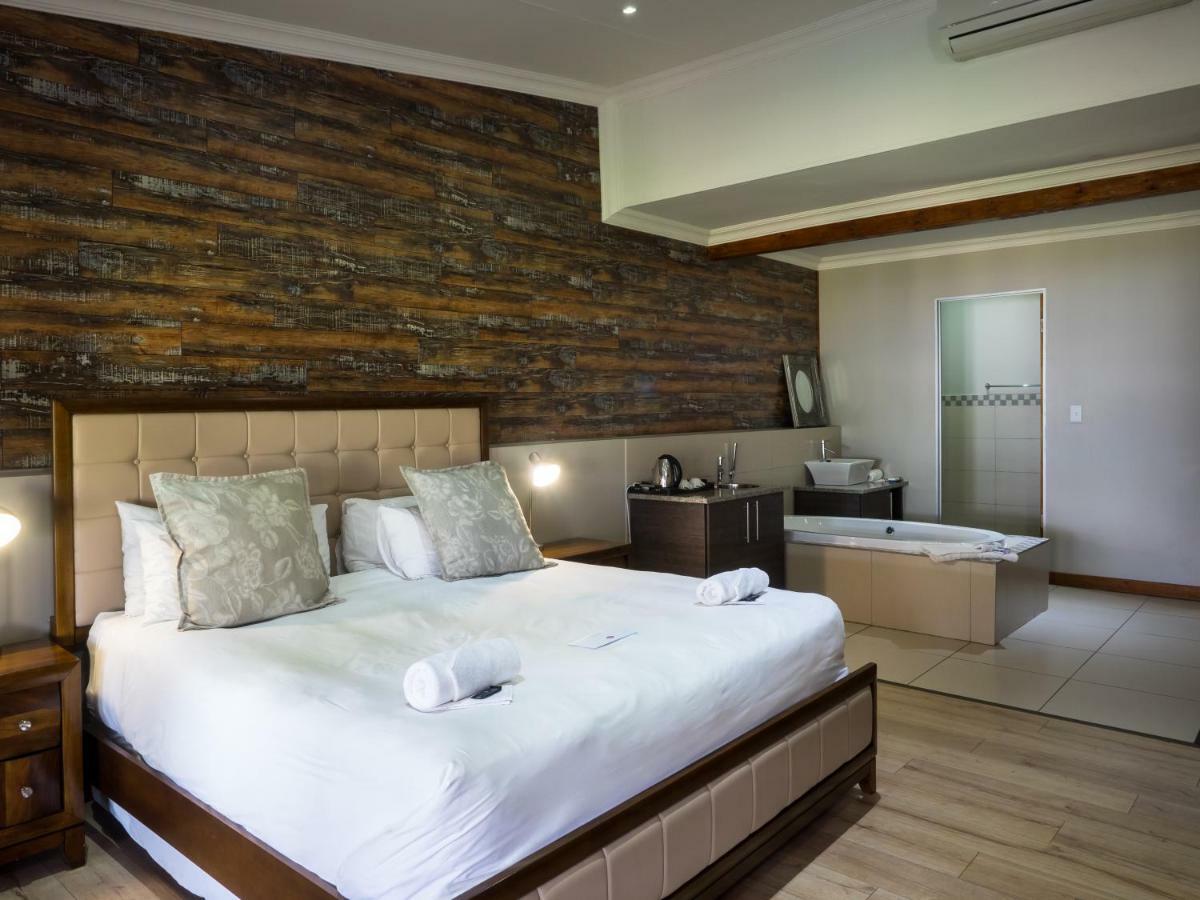 Hotel @ Secunda Bagian luar foto