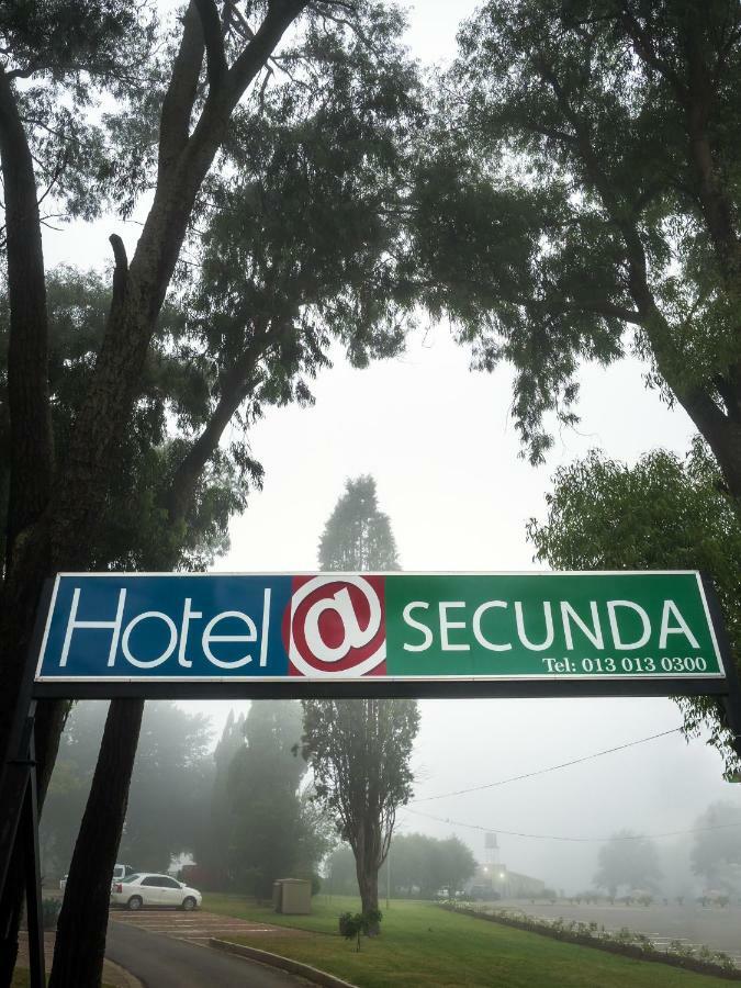 Hotel @ Secunda Bagian luar foto