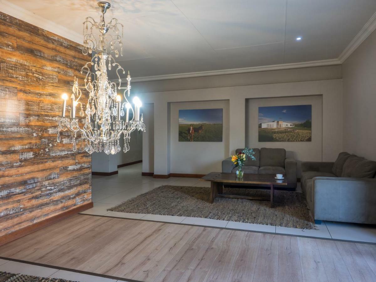 Hotel @ Secunda Bagian luar foto