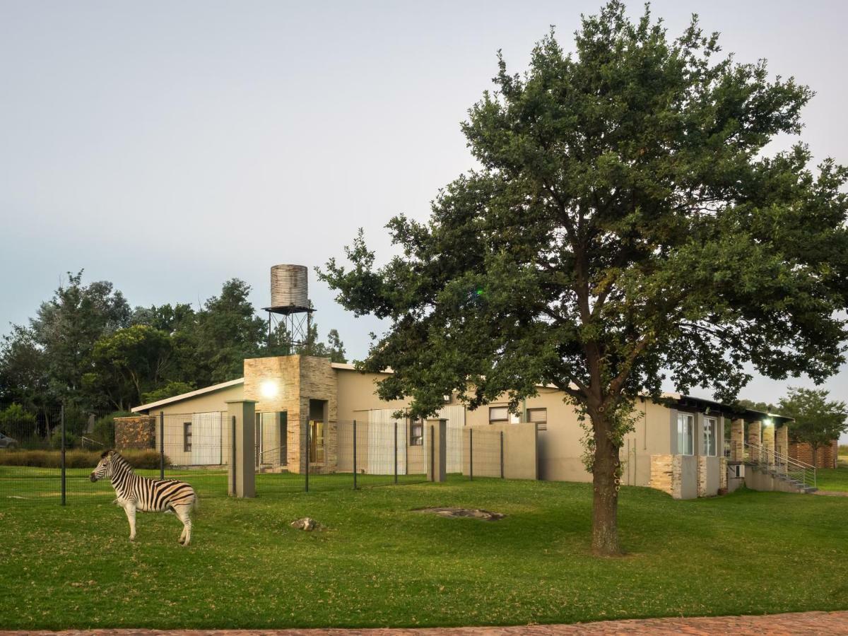 Hotel @ Secunda Bagian luar foto